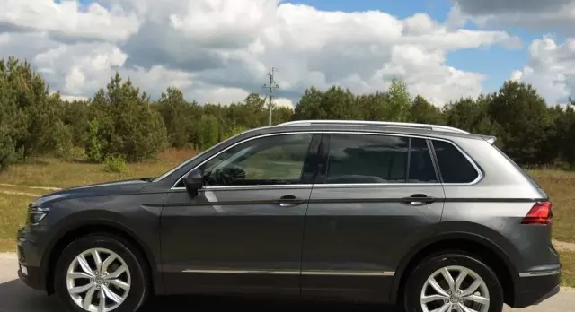 VOLKSWAGEN Tiguan 