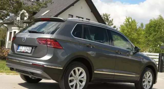 VOLKSWAGEN Tiguan 