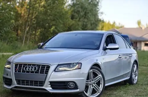 AUDI S4 