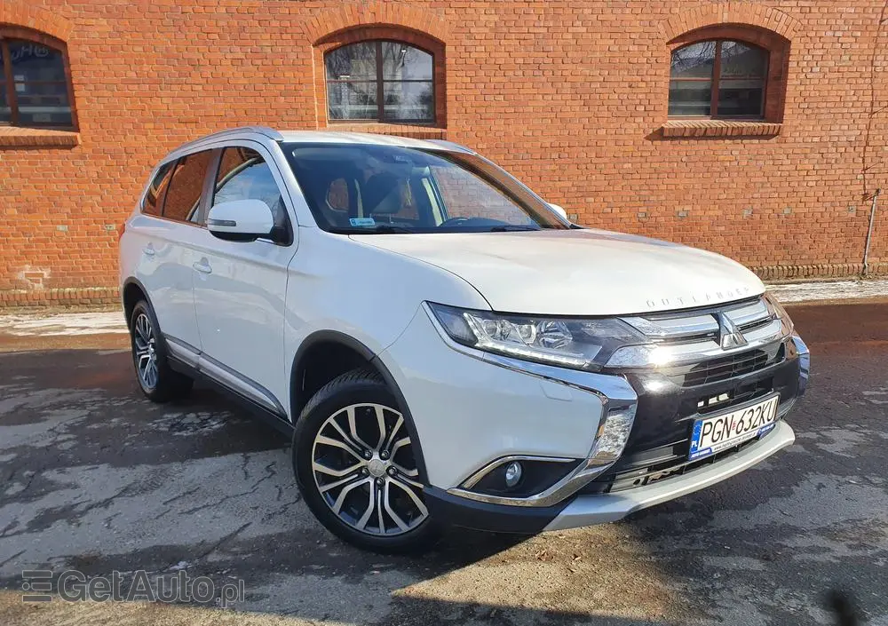 MITSUBISHI Outlander 2.2 DI-D 4WD Automatik Edition 100+