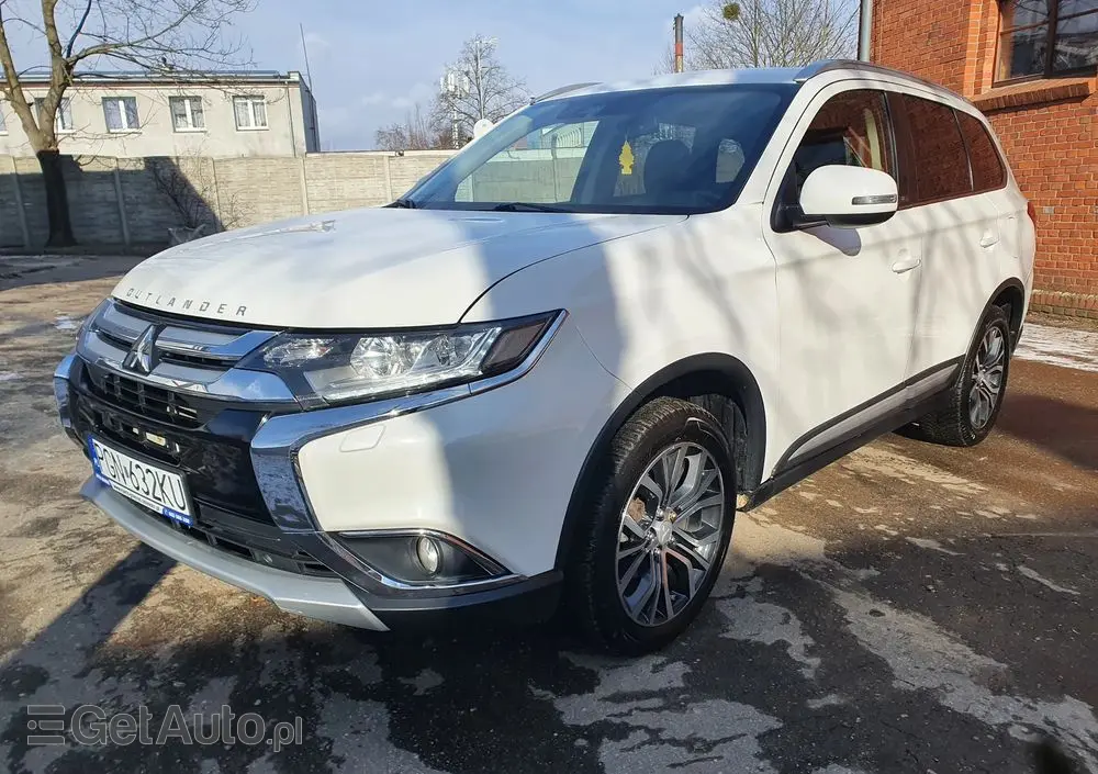 MITSUBISHI Outlander 2.2 DI-D 4WD Automatik Edition 100+