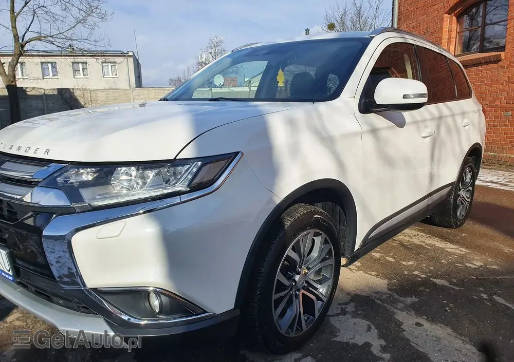MITSUBISHI Outlander 2.2 DI-D 4WD Automatik Edition 100+