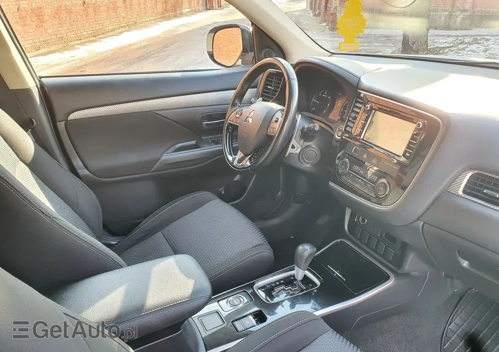 MITSUBISHI Outlander 2.2 DI-D 4WD Automatik Edition 100+