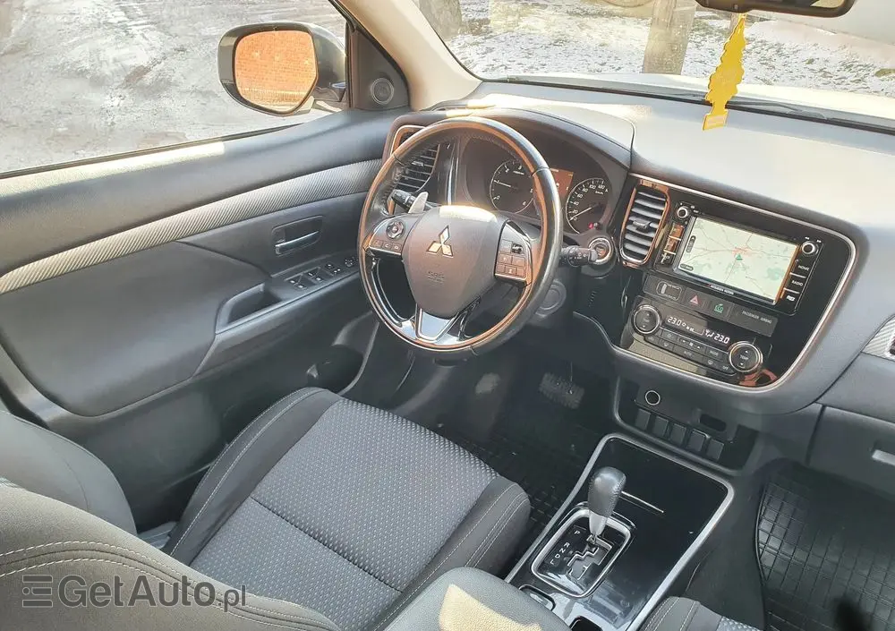 MITSUBISHI Outlander 2.2 DI-D 4WD Automatik Edition 100+