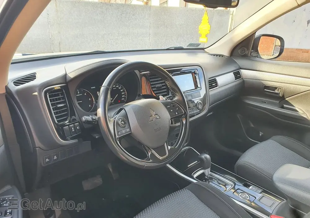 MITSUBISHI Outlander 2.2 DI-D 4WD Automatik Edition 100+