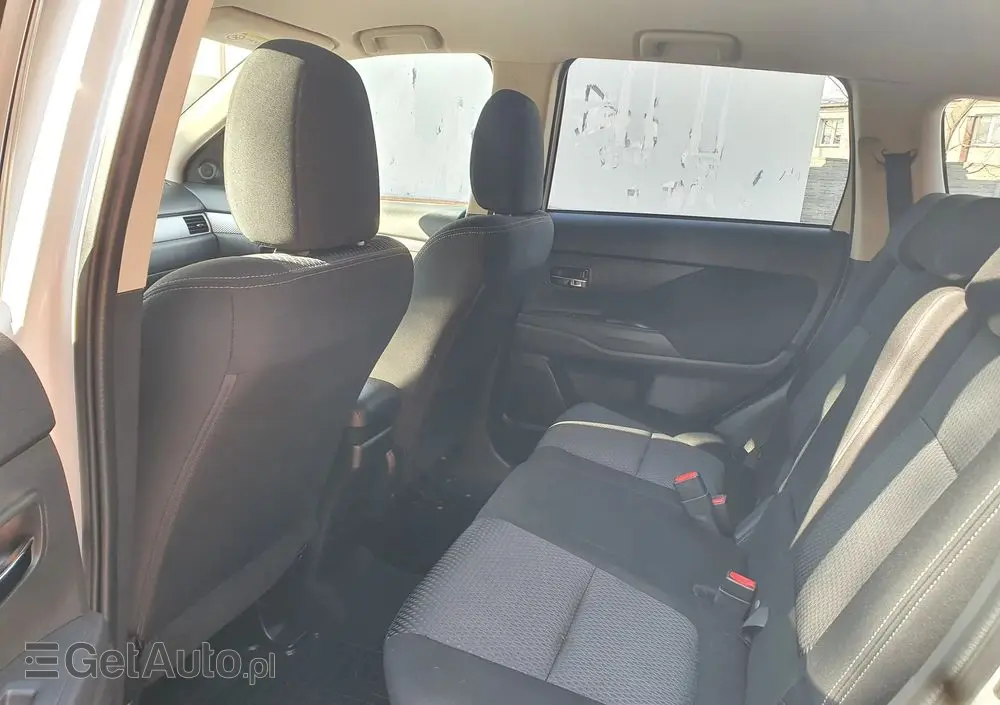 MITSUBISHI Outlander 2.2 DI-D 4WD Automatik Edition 100+