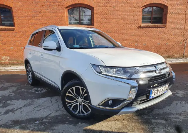MITSUBISHI Outlander 2.2 DI-D 4WD Automatik Edition 100+