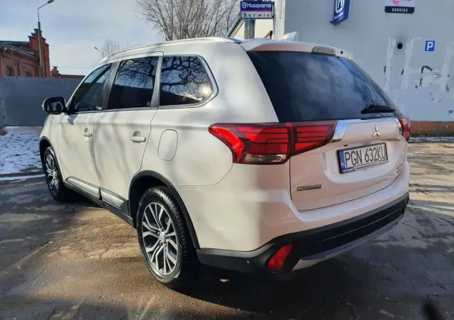 MITSUBISHI Outlander 2.2 DI-D 4WD Automatik Edition 100+