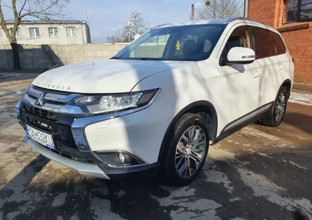 MITSUBISHI Outlander 2.2 DI-D 4WD Automatik Edition 100+