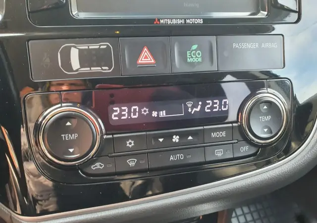 MITSUBISHI Outlander 2.2 DI-D 4WD Automatik Edition 100+