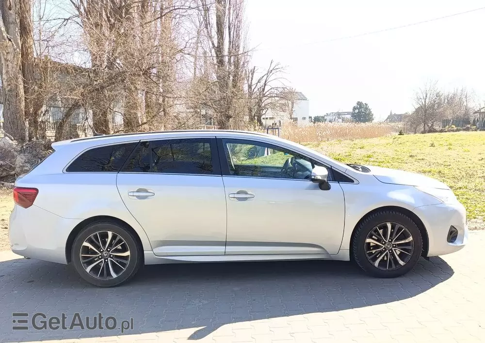 TOYOTA Avensis 2.0 D-4D Premium