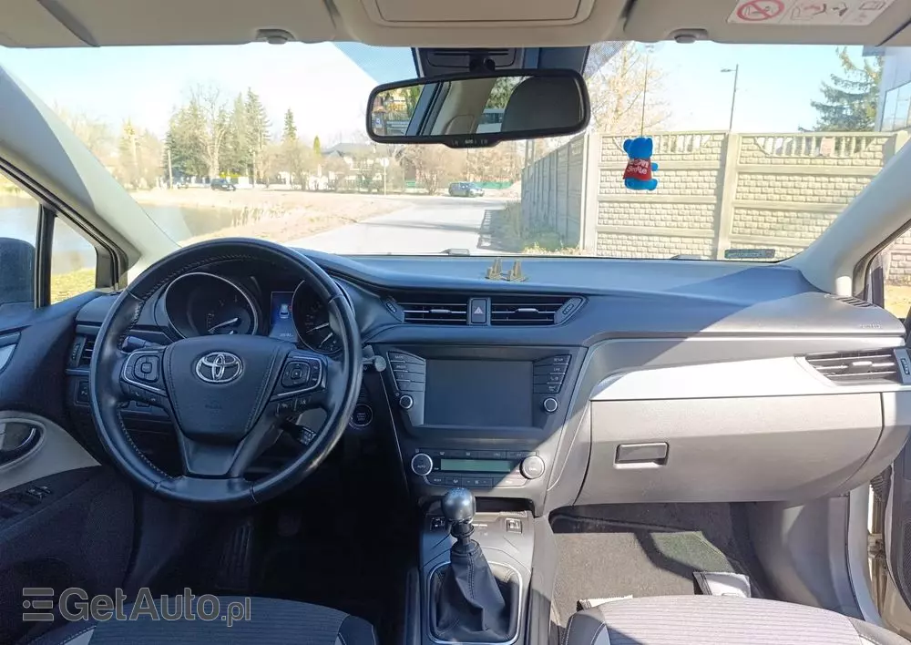 TOYOTA Avensis 2.0 D-4D Premium