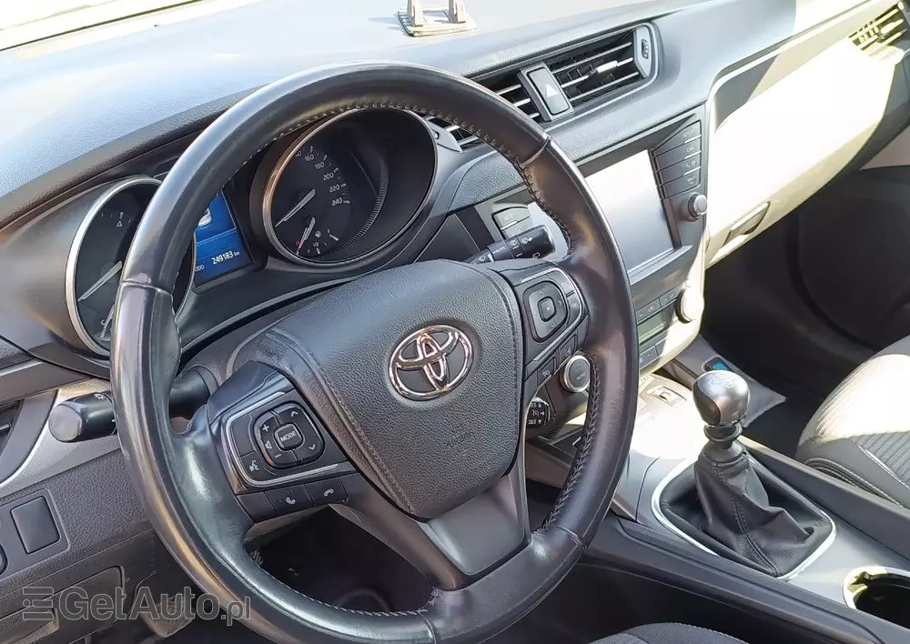 TOYOTA Avensis 2.0 D-4D Premium