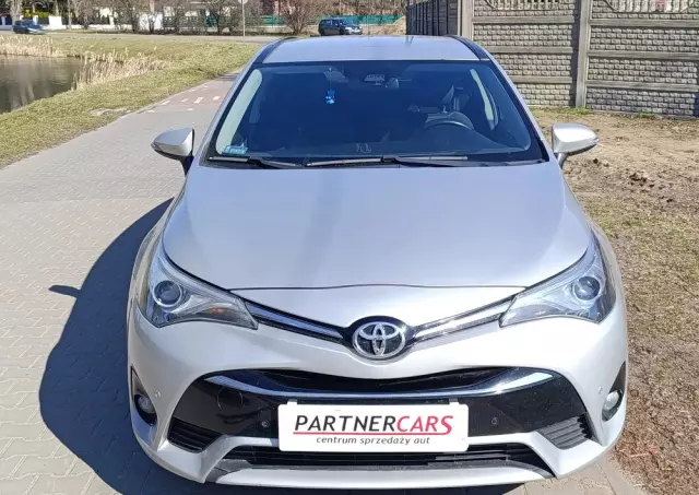 TOYOTA Avensis 2.0 D-4D Premium