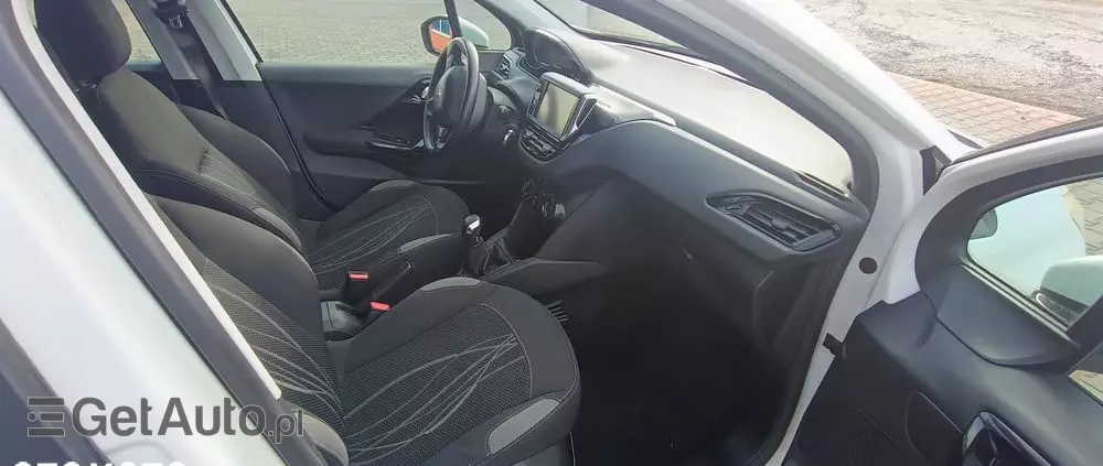 PEUGEOT 208 82 VTI Active