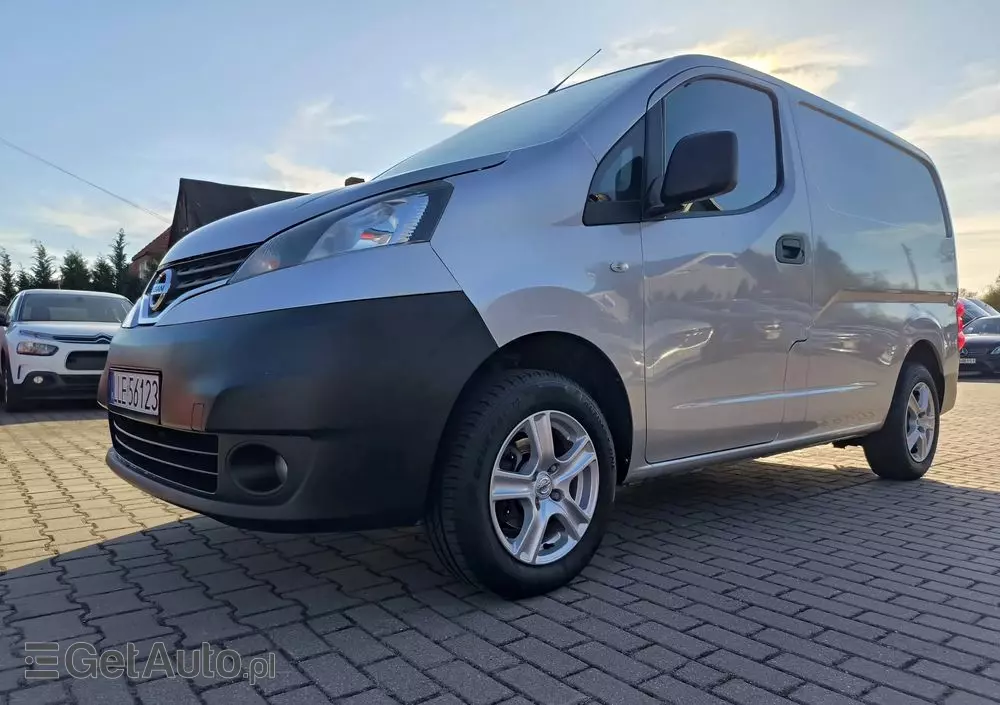 NISSAN NV200 