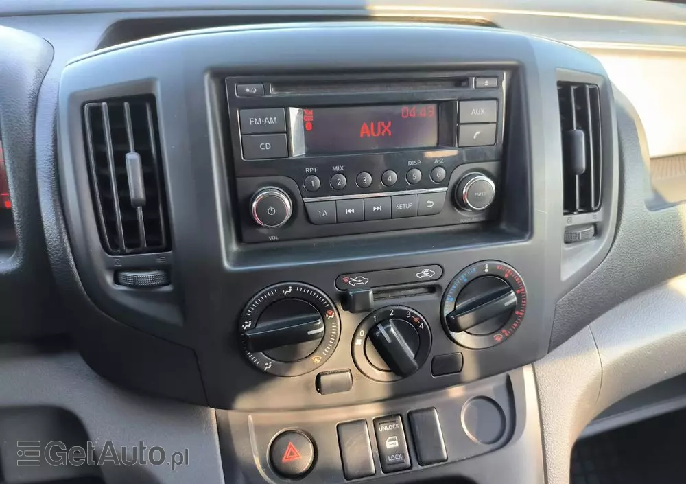 NISSAN NV200 