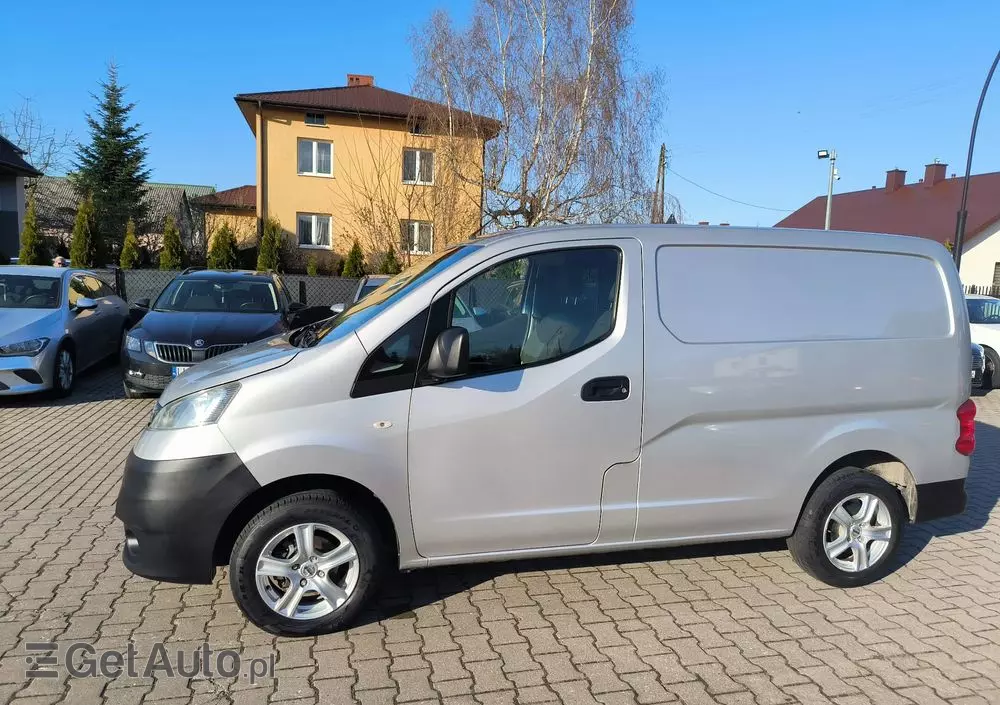 NISSAN NV200 