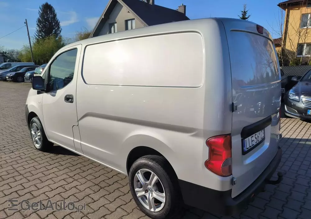 NISSAN NV200 