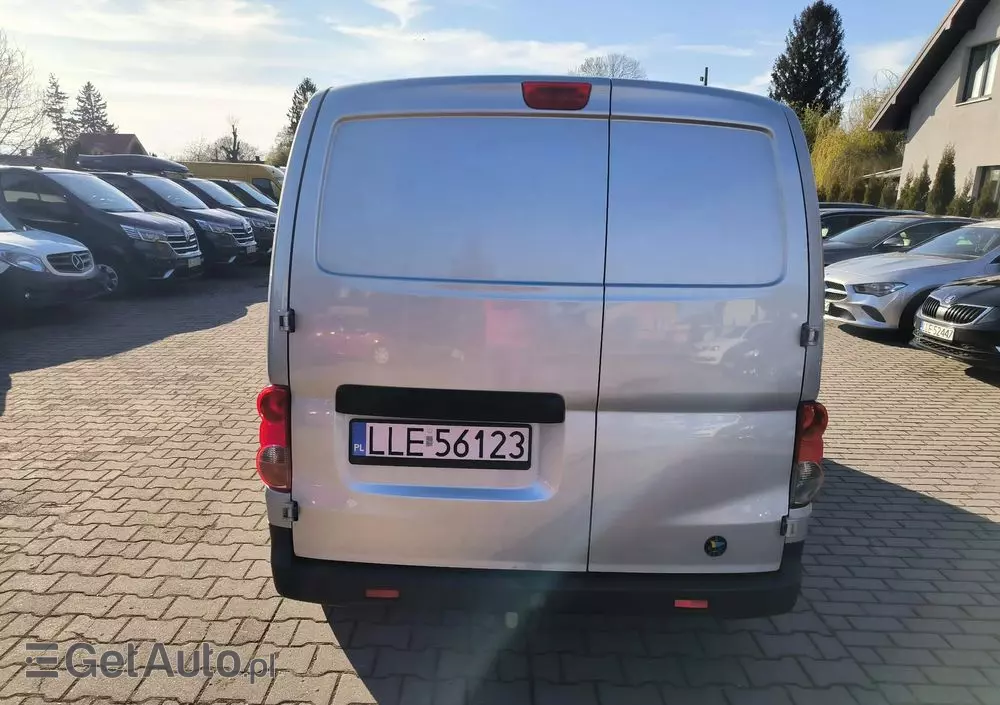 NISSAN NV200 