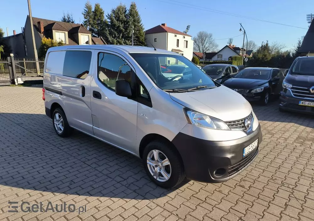 NISSAN NV200 