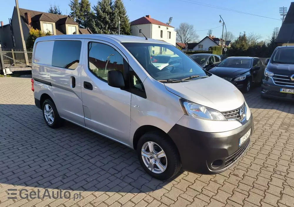 NISSAN NV200 