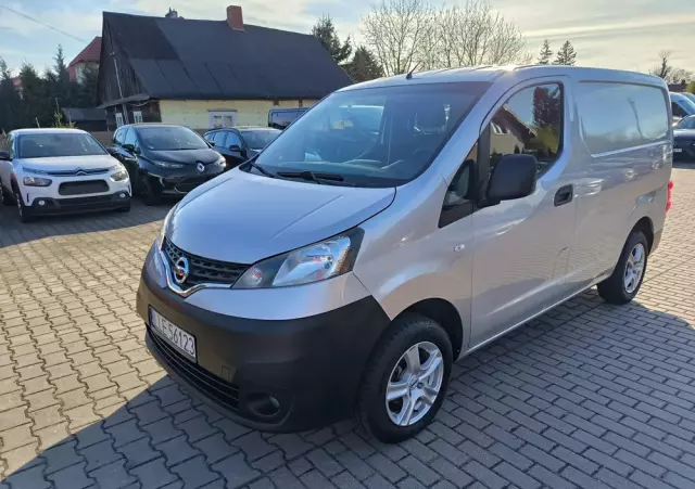 NISSAN NV200 