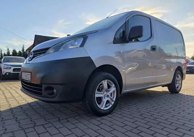 NISSAN NV200 