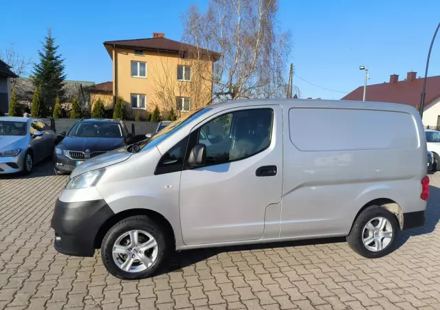 NISSAN NV200 