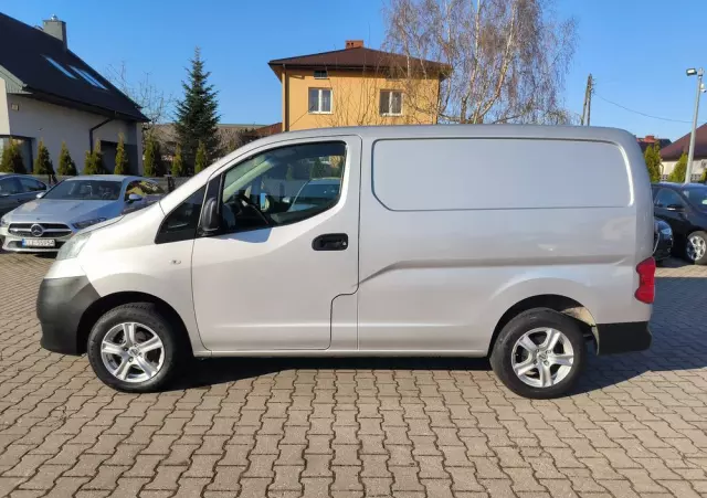 NISSAN NV200 