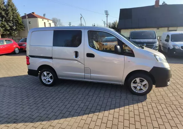 NISSAN NV200 