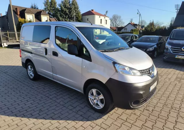 NISSAN NV200 