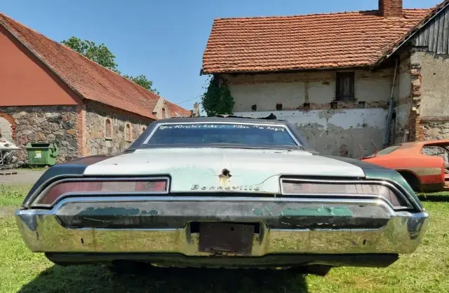 PONTIAC Bonneville 