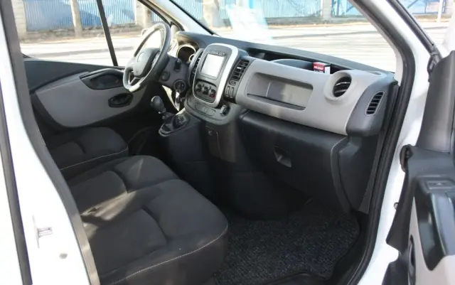 RENAULT TRAFIC 