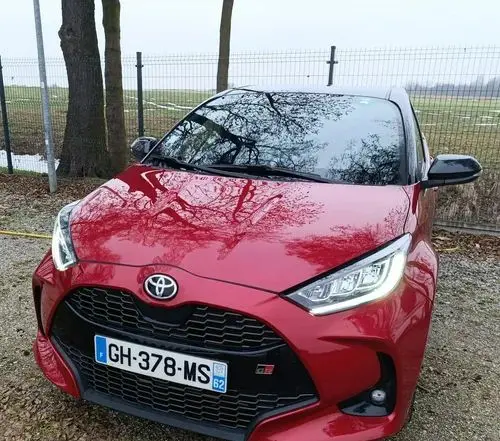 TOYOTA Yaris 