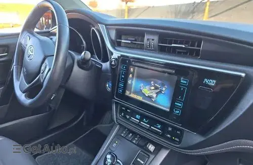 TOYOTA Auris 