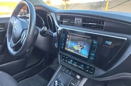 TOYOTA Auris 