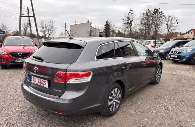 TOYOTA Avensis 
