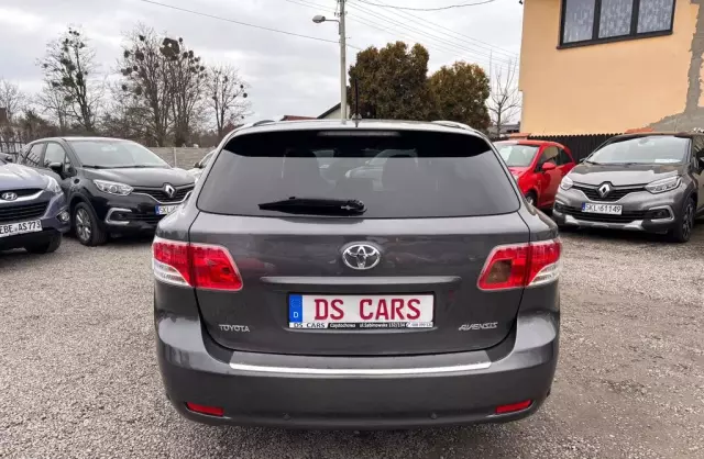 TOYOTA Avensis 
