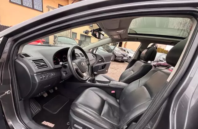TOYOTA Avensis 