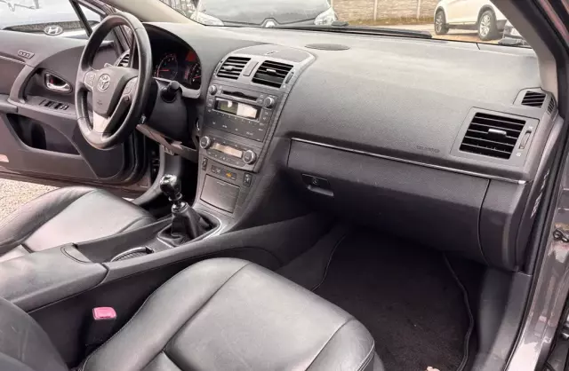 TOYOTA Avensis 