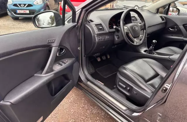TOYOTA Avensis 
