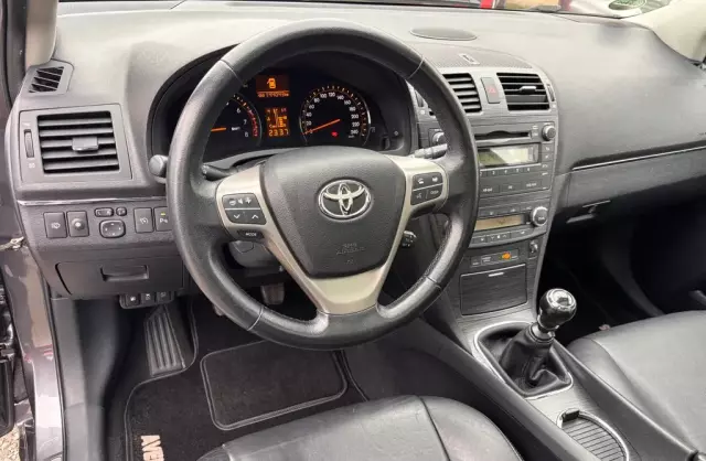 TOYOTA Avensis 