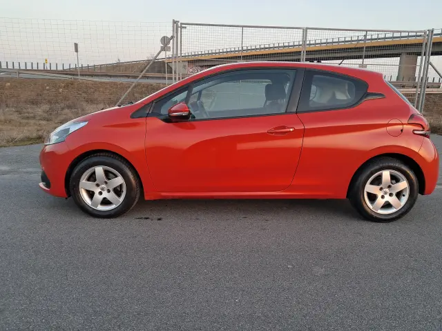 PEUGEOT 208 Allure