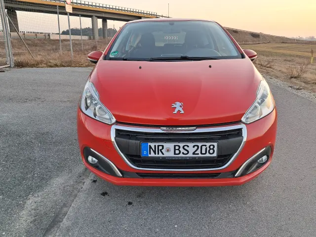 PEUGEOT 208 Allure