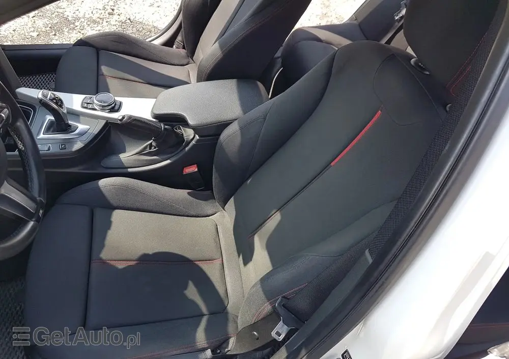 BMW Seria 3 330d xDrive Sport-Aut Sport Line