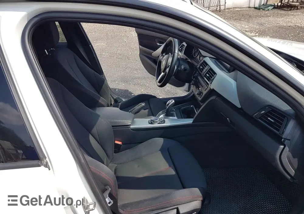 BMW Seria 3 330d xDrive Sport-Aut Sport Line