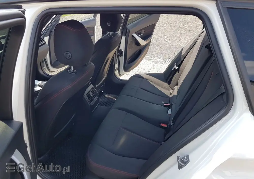 BMW Seria 3 330d xDrive Sport-Aut Sport Line