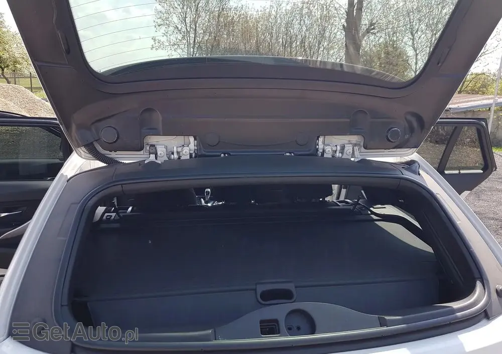 BMW Seria 3 330d xDrive Sport-Aut Sport Line