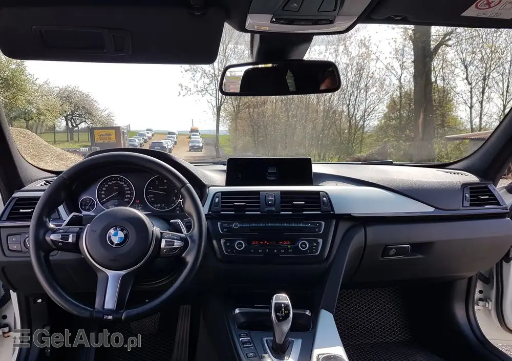 BMW Seria 3 330d xDrive Sport-Aut Sport Line